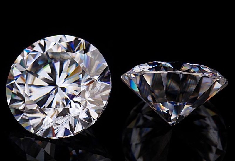 Как отличить муассанит от бриллианта?