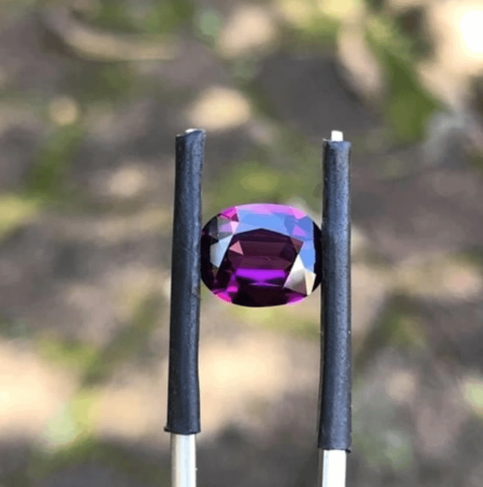 Фиолетовый гранат из Мозамбика