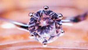 Как отличить настоящий бриллиант от подделки?