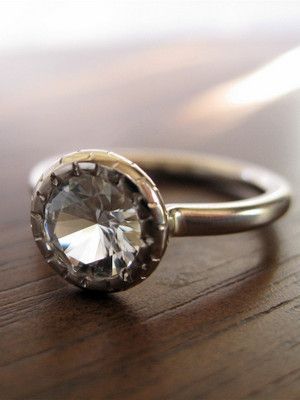кольцо с камнем