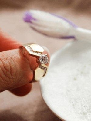 кольцо в руке