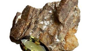 Серьги с андалузитом: какие бывают, как выбрать и носить