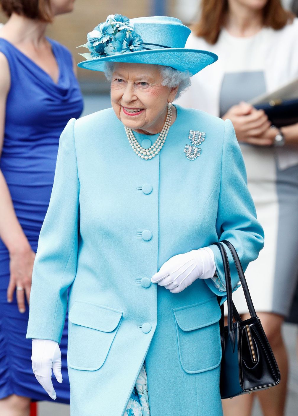 5 брошей королевы Елизаветы II: истории их возникновения