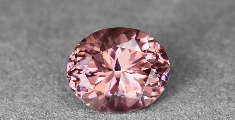 ювелирный розовый камень