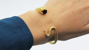 Браслет-змея: что символизирует и кому подходит Браслет-змея: что символизирует и кому подходит