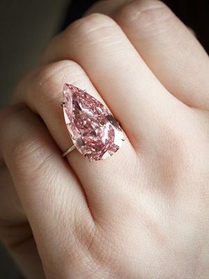 Тайна розового бриллианта: свойства, где добывают фантазийный кристалл