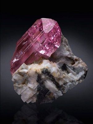 Драгоценные камни розового цвета: какие бывают, фото, описание