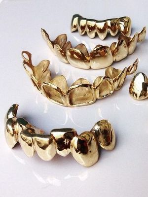 Грилзы – ювелирные украшения для зубов