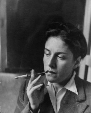 Дора Маар с сигаретой. 1947 год