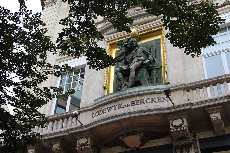 Статуя Лодевика ван Беркена Антверпене