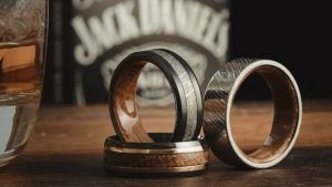 Бренд Manly Bands в партнерстве с Jack Daniel’s создал коллекцию мужских обручальных колец