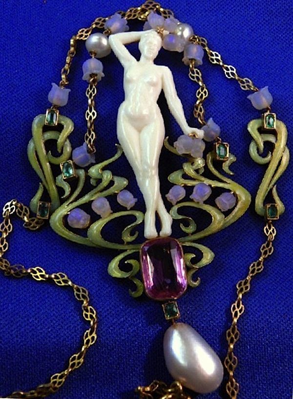 Ожерелье Филиппа Вольферса из эмали, розового турмалина, резного белого камня и жемчуга