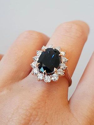 кольцо с черным сапфиром