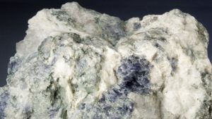 Минерал плагиоклаз: свойства и применение камня Минерал плагиоклаз: свойства и применение камня