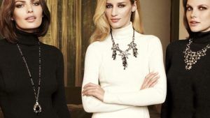 Как носить украшения с водолазкой