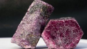 Корунды: разновидности, свойства и применение Корунды: разновидности, свойства и применение