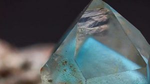 Ахоит: свойства и применение редкого камня