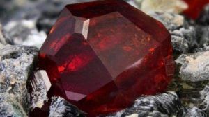 Камень пейнит: свойства редкого минерала