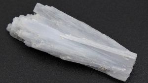 Поделочный камень ангидрит: свойства и влияние на человека