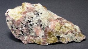 Канкринит: свойства и применение поделочного камня