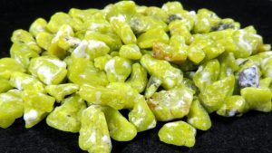 Лизардит: свойства и использование поделочного камня