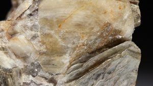 Камень пегматит: свойства и применение