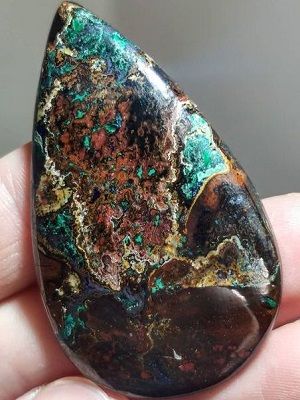 Заринит: свойства и применение редкого камня