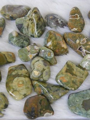 Риолит: свойства камня, как используется и кому подходит