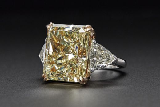 Кольцо с жёлтым бриллиантом весом 23,58 карата – лучший лот на аукционе Christie’s