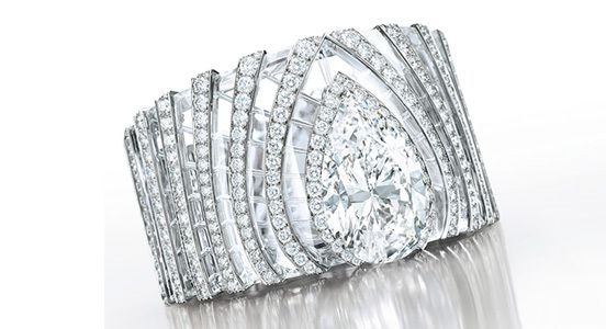 Браслет Cartier с бриллиантами и горным хрусталем с бриллиантом грушевидной огранки 63,66 карата, цвета D