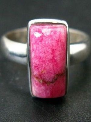 кольцо с розовым камнем