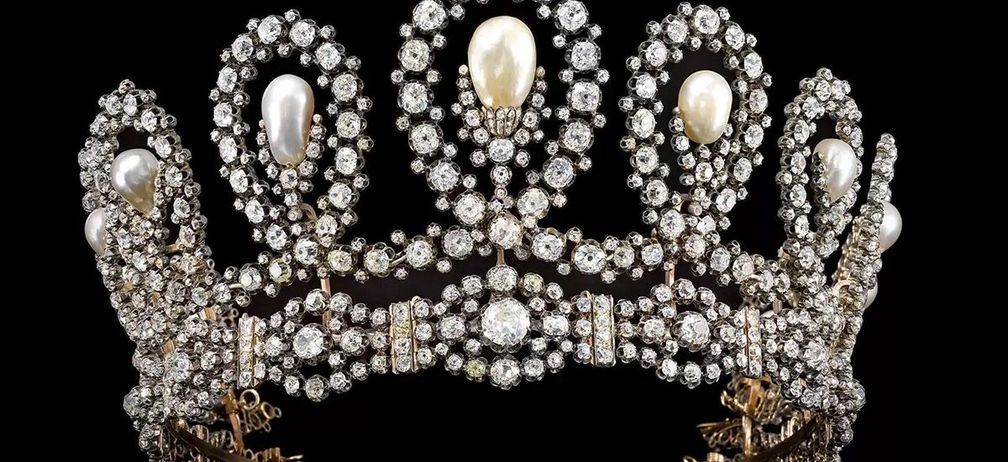Sotheby’s предлагает «примерить» королевскую тиару