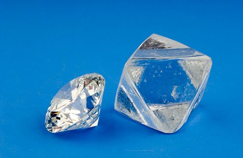 Необработанный и полированный алмаз