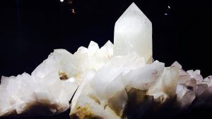 Камни белого цвета: виды, свойства, применение Камни белого цвета: виды, свойства, применение