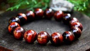 Поделочный камень Бычий глаз: свойства и применение Поделочный камень Бычий глаз: свойства и применение