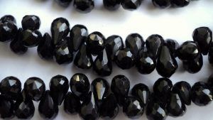 Камень Черная шпинель: особенности и применение