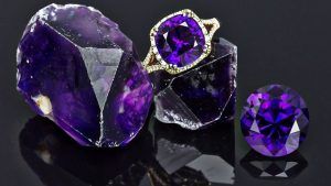 Популярные фиолетовые камни: виды, названия и свойства