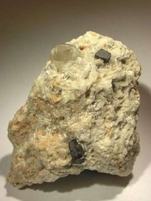 Камень Альбит: свойства и особенности применения