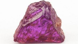 Розовый сапфир: свойства и особенности камня