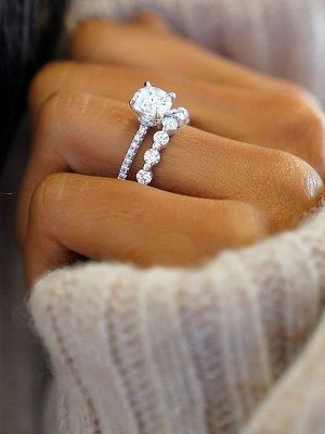 Как выбрать обручальные кольца с дорожкой из бриллиантов
