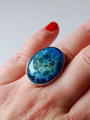 кольцо с голубым янтарем