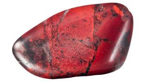 Кровавая яшма: свойства и особенности камня