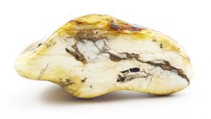 Белый (Королевский) янтарь: особенности камня и украшений с ним Белый (Королевский) янтарь: особенности камня и украшений с ним