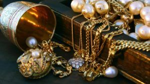 Антикварные ювелирные украшения Антикварные ювелирные украшения