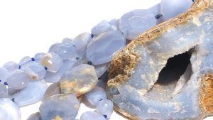 Браслеты с сапфирином (голубым агатом): какие бывают, как выбрать и носить Браслеты с сапфирином (голубым агатом): какие бывают, как выбрать и носить