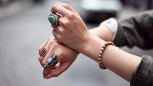 Женские перстни: особенности, как выбрать и носить Женские перстни: особенности, как выбрать и носить