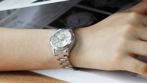 Женские серебряные часы: особенности, как выбрать и носить Женские серебряные часы: особенности, как выбрать и носить