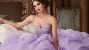 Какие украшения идеально подойдут к сиреневому платью?