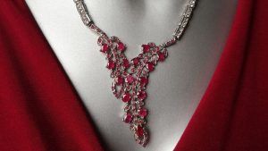 Колье из натуральных камней: особенности, как выбрать и носить Колье из натуральных камней: особенности, как выбрать и носить