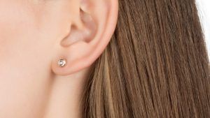 Золотые серьги-гвоздики: особенности, как выбрать и носить Золотые серьги-гвоздики: особенности, как выбрать и носить